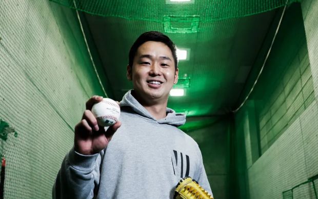 ボールを持った内田の画像