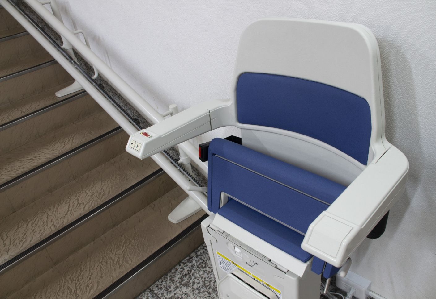 バリアフリーの事例（階段昇降機）