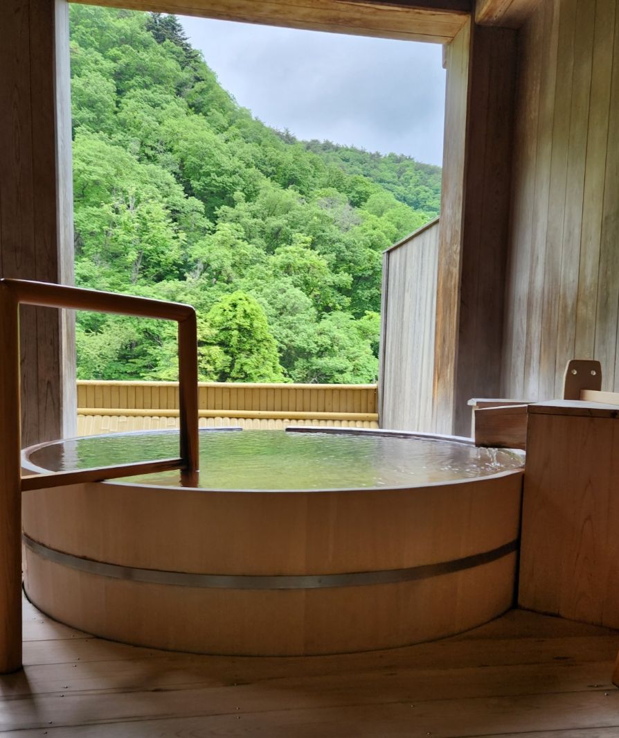 宿泊宿の室内温泉の様子